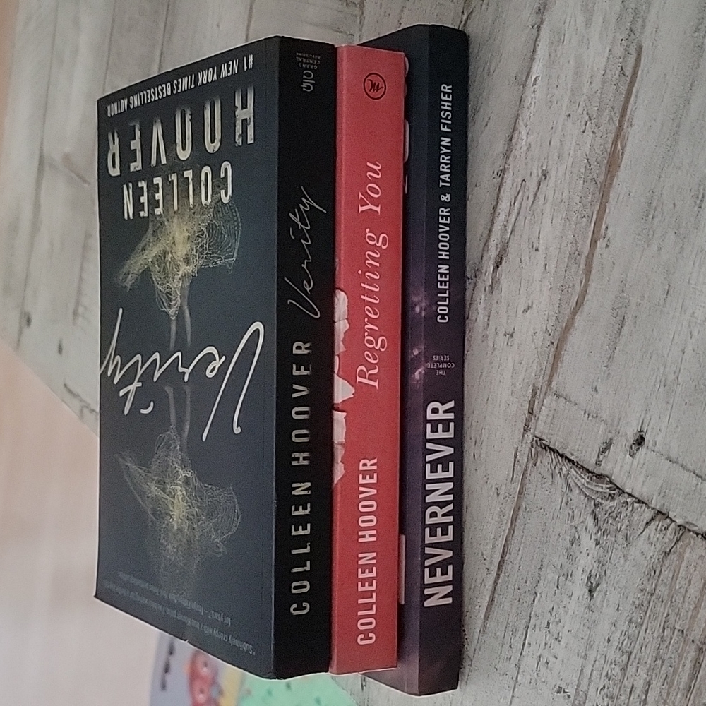 Colleen Hoover Books, Verity, Regretting you and Never Never